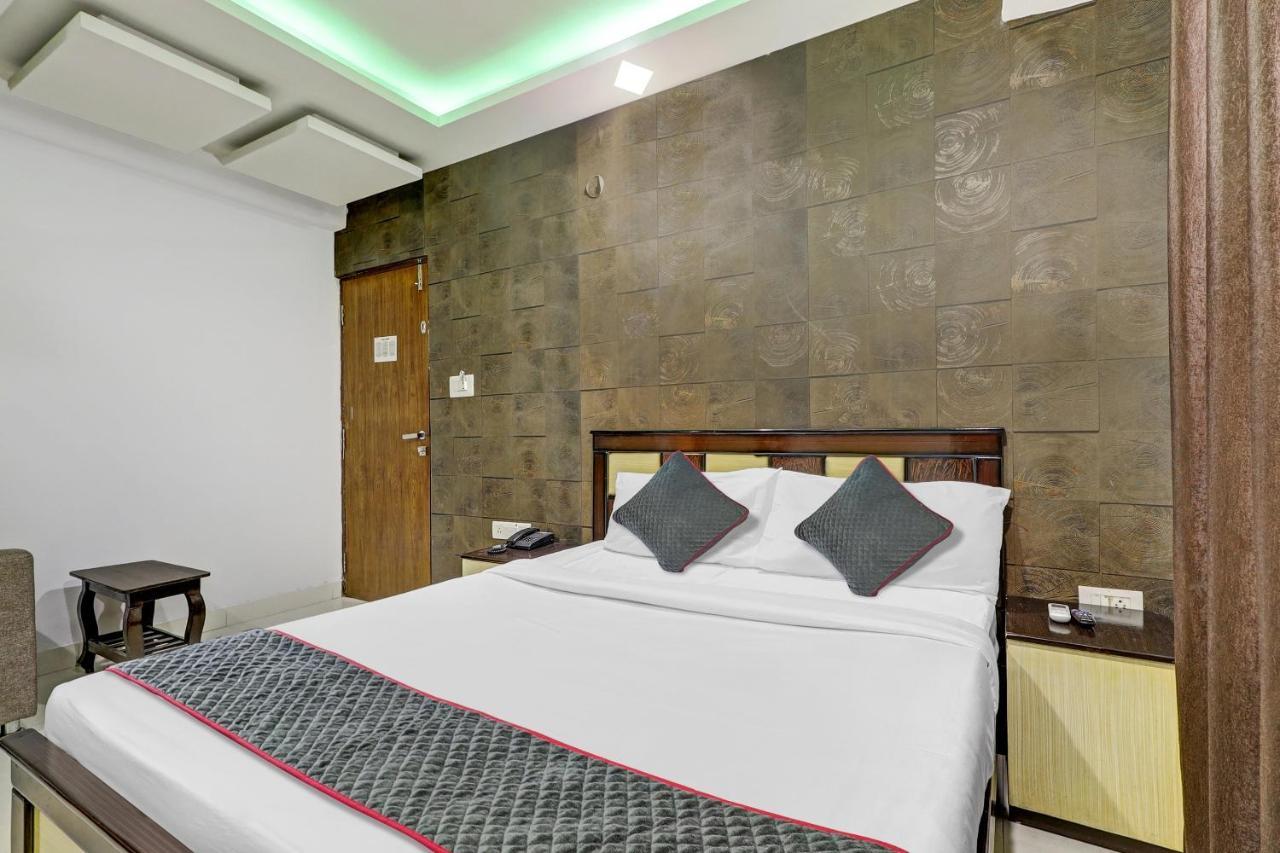 Oyo Townhouse 82047 Srk Live Inn Castle Near Ragigudda Sri Prasanna Anjaneyaswamy Temple Bengaluru Kültér fotó