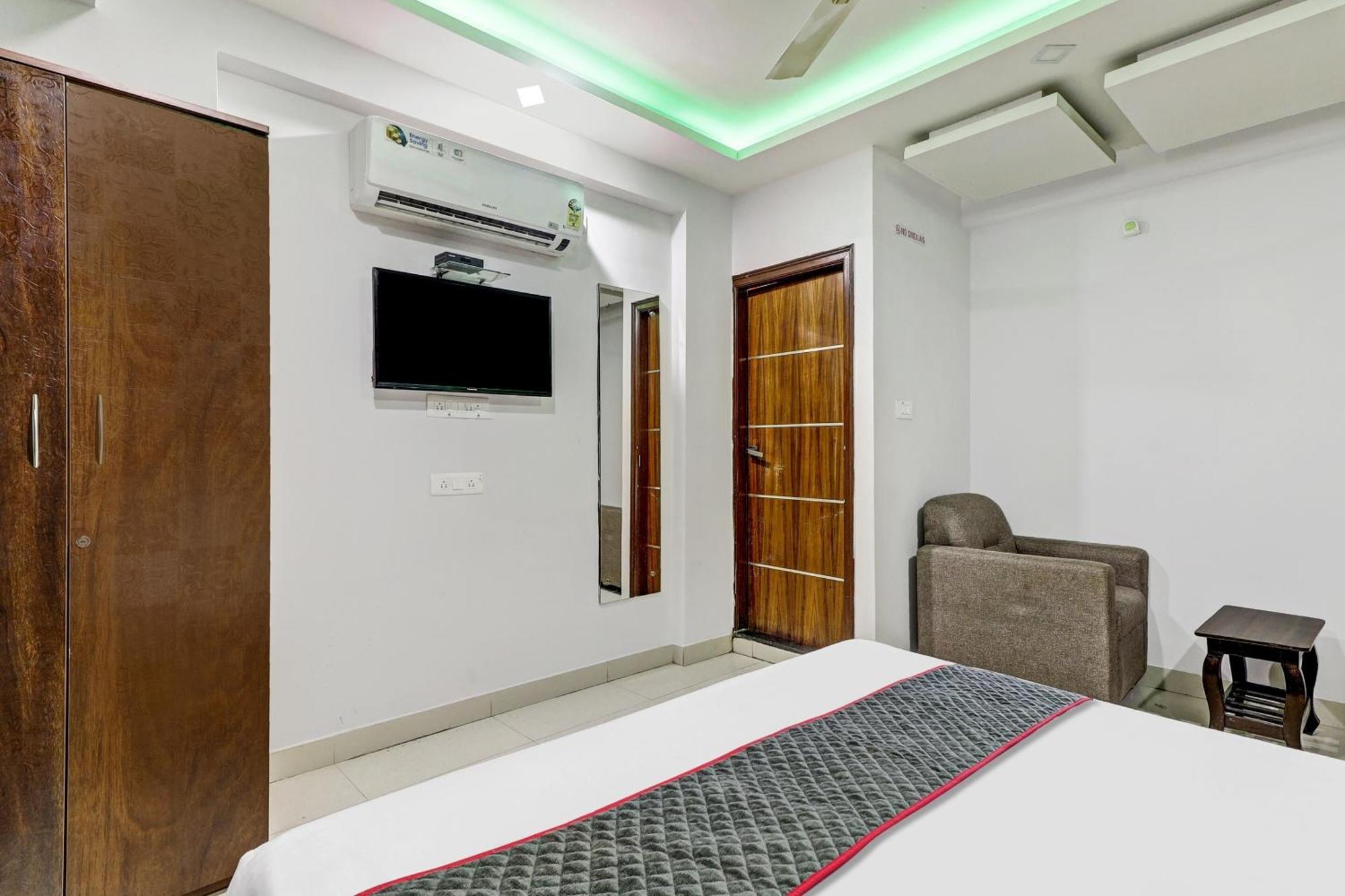 Oyo Townhouse 82047 Srk Live Inn Castle Near Ragigudda Sri Prasanna Anjaneyaswamy Temple Bengaluru Kültér fotó